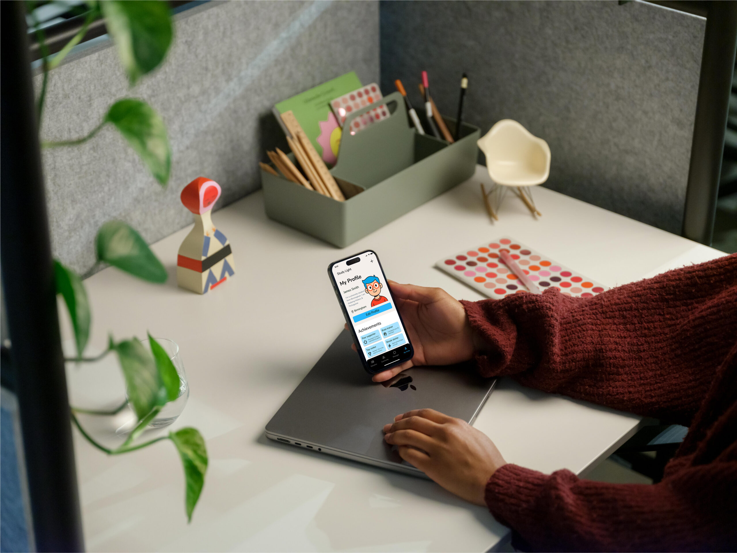 Free mockup of woman holding iPhone 14 Pro (Mockuuups Studio)